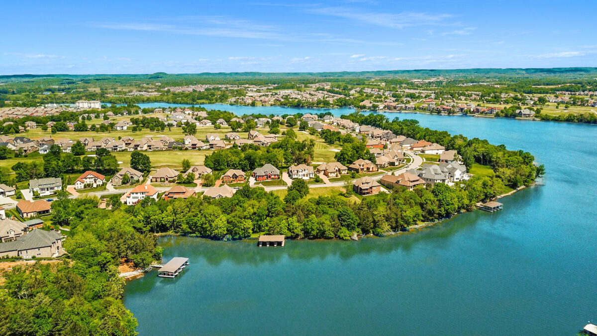 Living in Hendersonville TN with lake neighborhoods near Old Hickory Lake