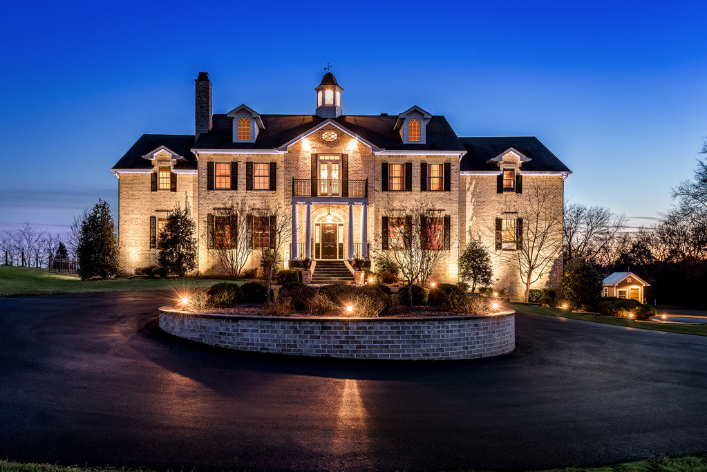 Build luxury homes in Brentwood Tennessee with expert insight on new construction, estate lots, zoning, and long-term value near Nashville.