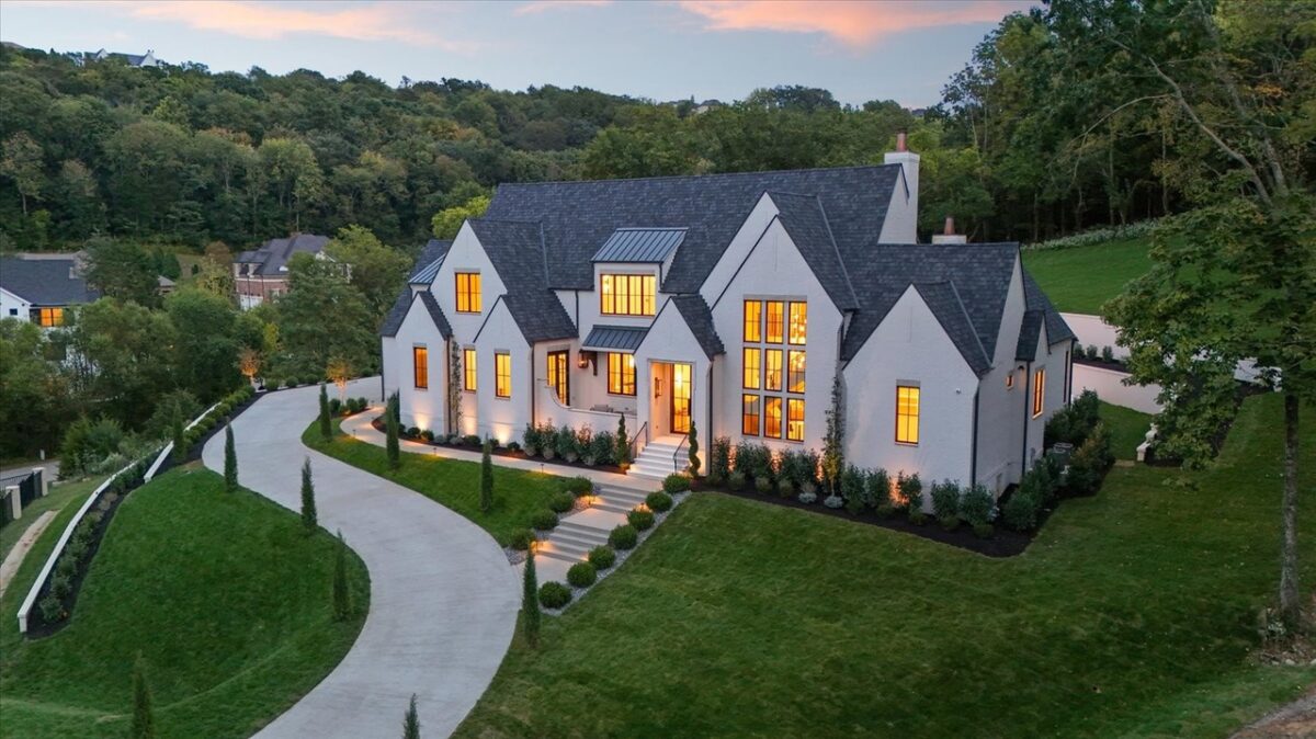 Build luxury homes in Franklin Tennessee on estate-size lots